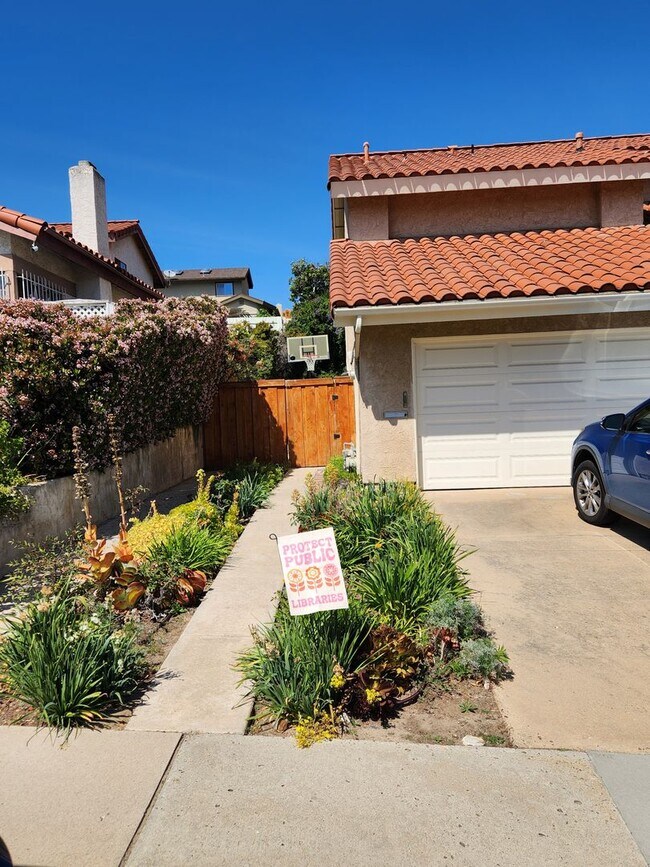 Foto del edificio - University City 4 bed home, Quiet street, 1950 Sqft