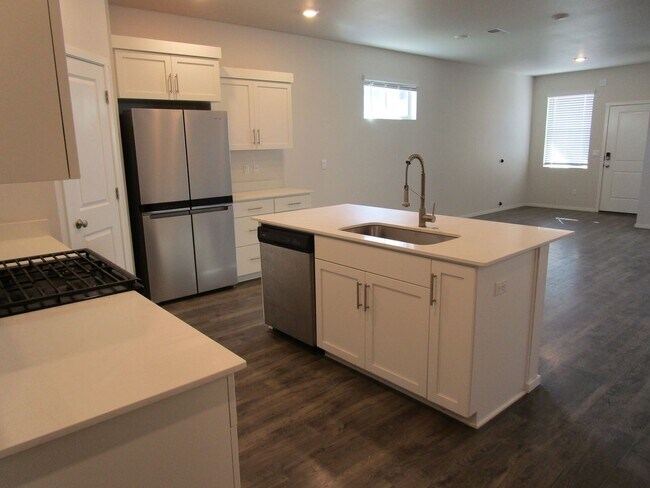 Foto del edificio - New Construction in Iron Horse Subdivision...