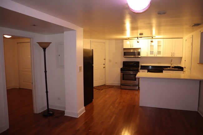 Building Photo - 2821 W Rosemont Ave