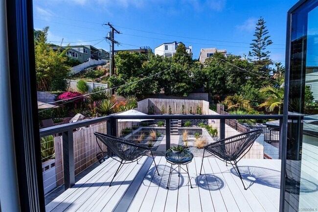 Balcón en el dormitorio principal - 3434 Talbot St