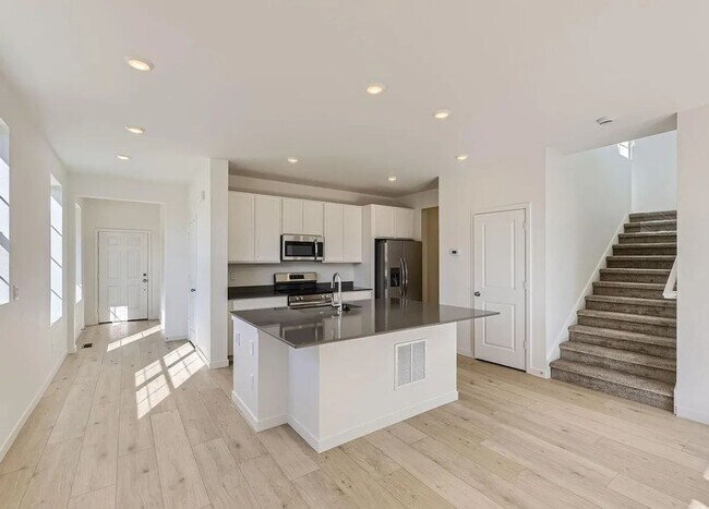 Foto del edificio - Luxurious CORNER LOT - 3bd 2.5 paired home in Dove Village!