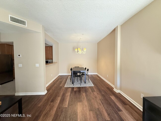 Foto del edificio - 2200 Marsh Hawk Ln