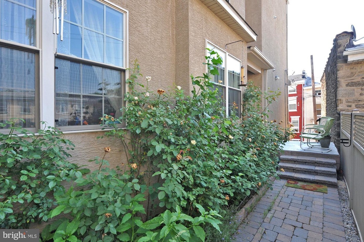 Foto principal - 134 Carson St