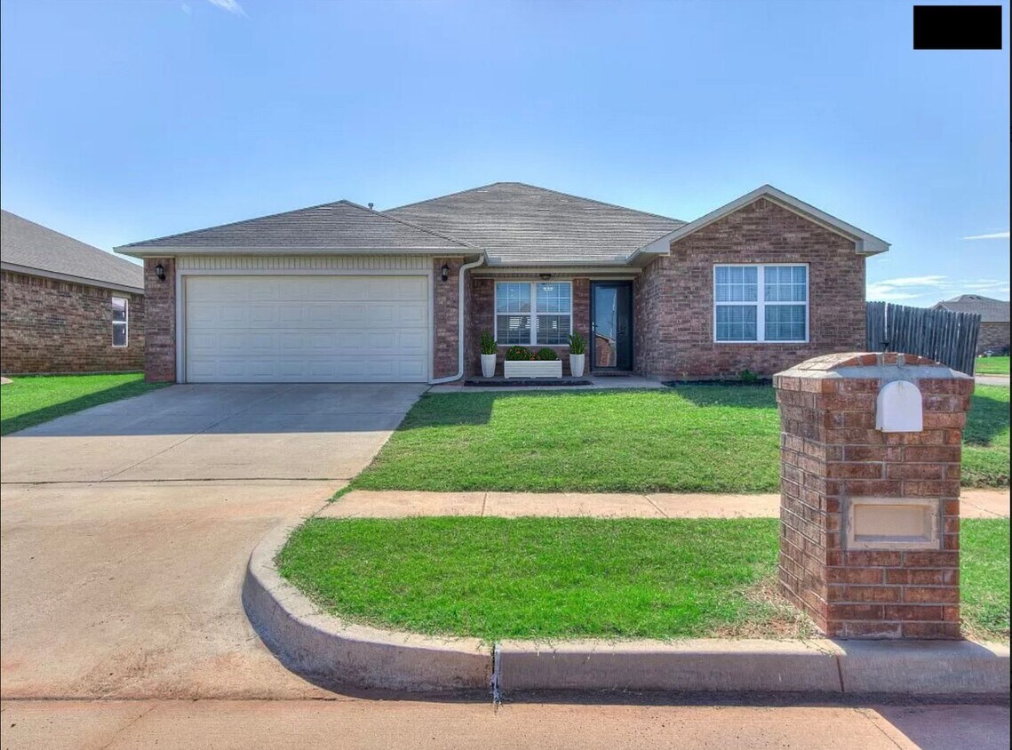 Primary Photo - Welcome to Your Dream Home!