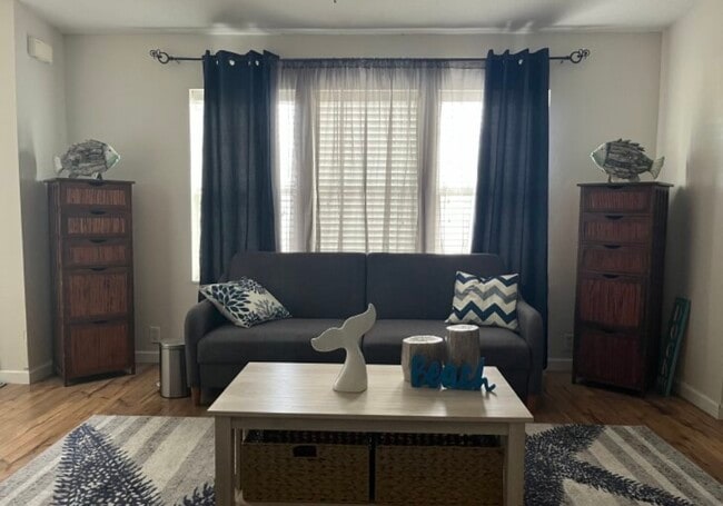 Twin Sofa bed in Living Room #1 - 945 Plantation Rd