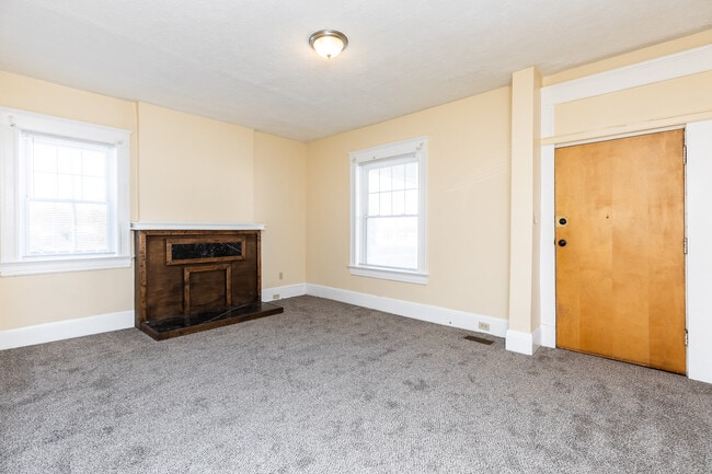 Building Photo - 811 Lexington Ave