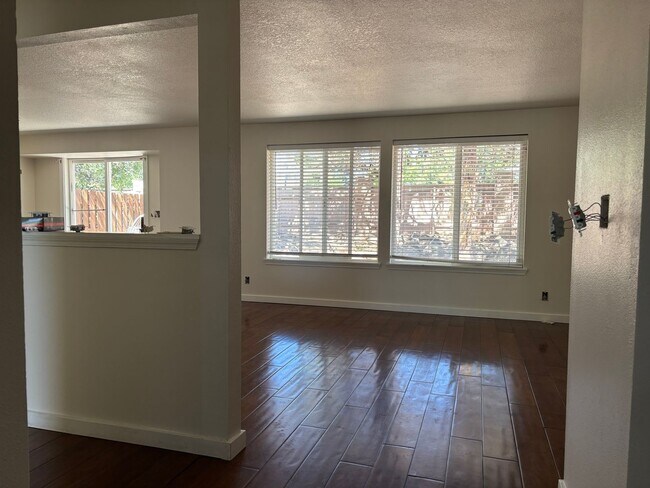 Foto del edificio - 3 BR/2BA Home In Tamarack Park East