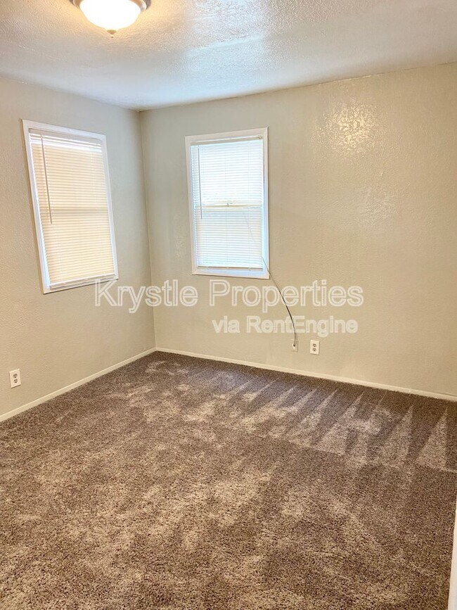 Foto del edificio - 1056 Taylor Ave