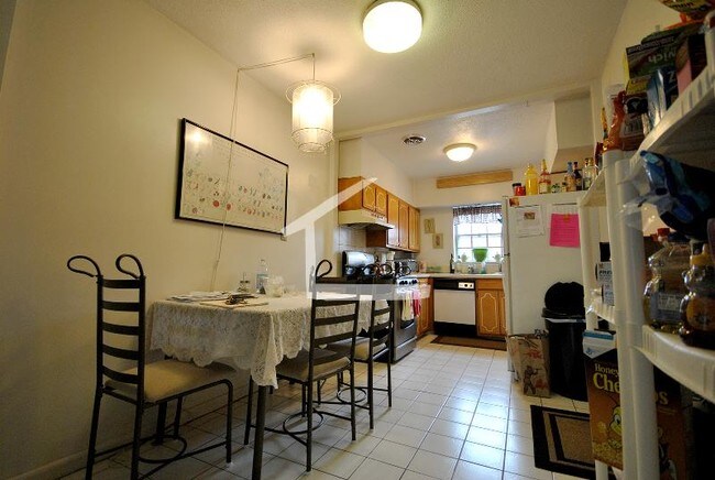 Building Photo - 166 Lake Shore Rd