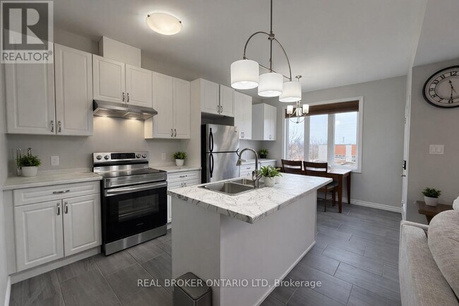 Building Photo - 1744 Finley Cres