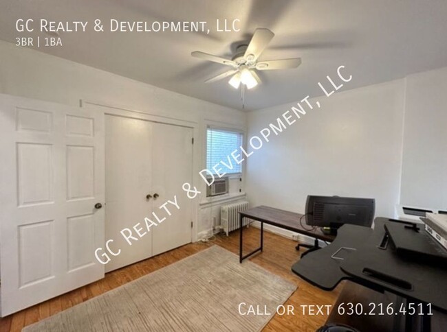 Foto del edificio - ** SPECTACULAR DOWNTOWN GLEN ELLYN / 3 BED...