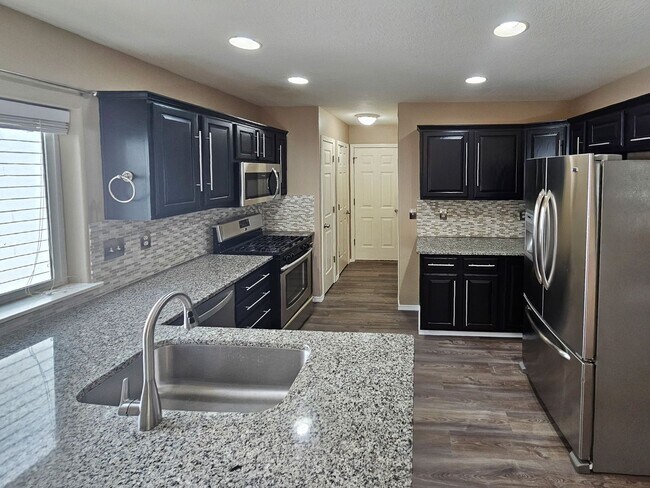 Foto del edificio - 703 Sitka Deer Ct NW