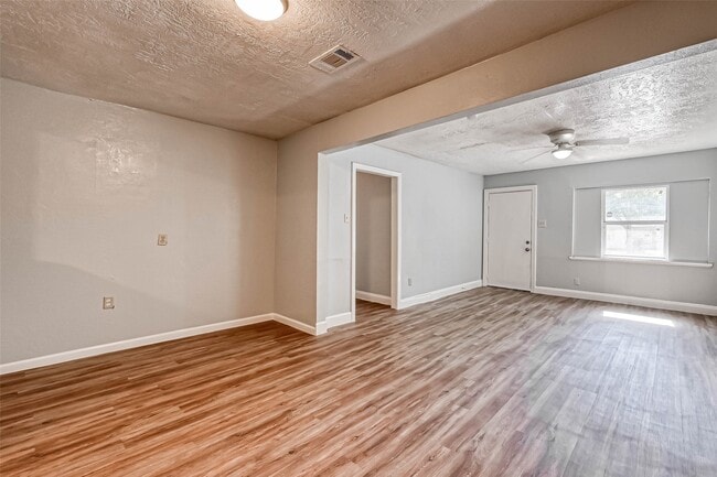 Foto del edificio - 10613 Buffum St