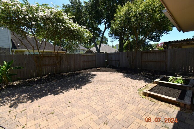 Foto del edificio - 1626 Diamond Brook Dr