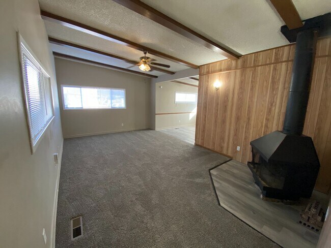 Building Photo - Pre-Leasing for Summer/Fall 2024!