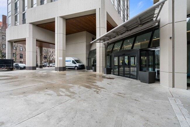 Building Photo - 345 W Fullerton Pkwy