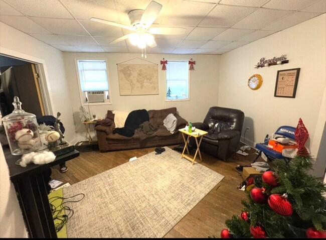 Foto del edificio - 611 W 12th St