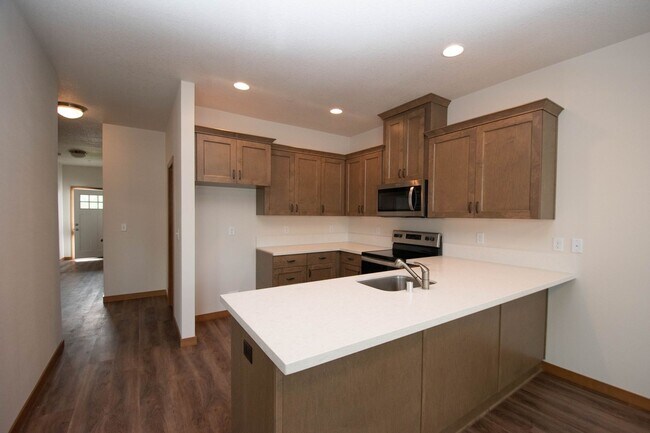 Foto del edificio - Gorgeous 2BD Duplex in Great Washougal Location! Beautiful Finishes!
