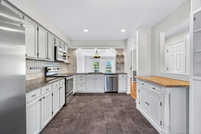 Foto del edificio - 7123 Gresham Ct W