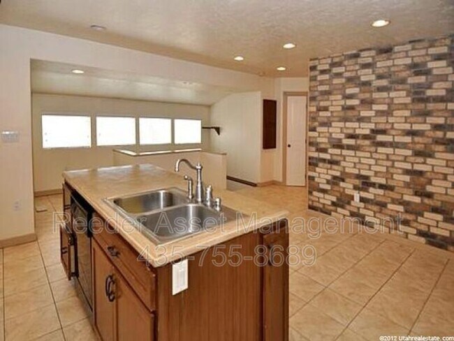 Building Photo - 7408 S 700 E