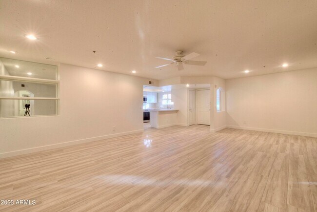 Building Photo - 5104 N 32nd Street Unit 408