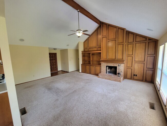 Building Photo - 4712 Persimmon Ct