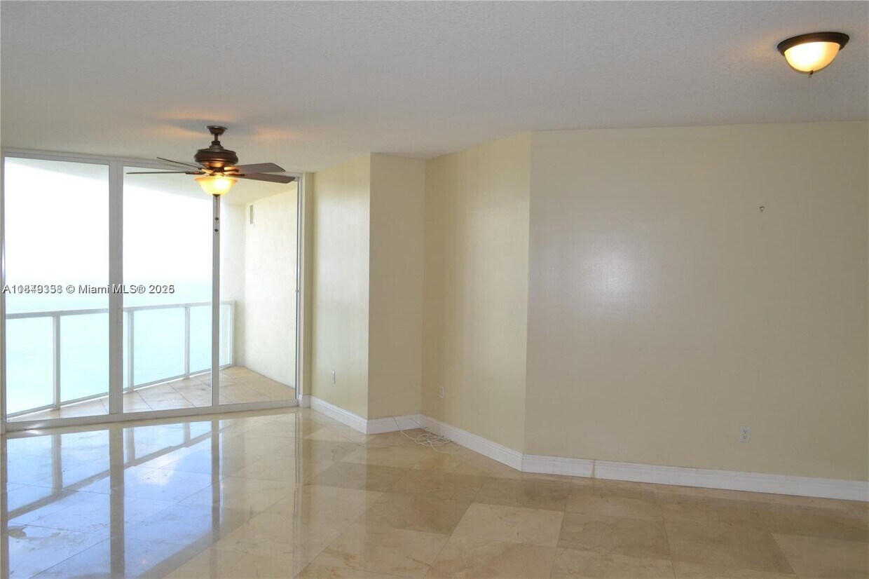 Foto principal - 16699 Collins Ave