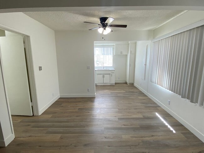 Building Photo - 5230 Vesper Ave