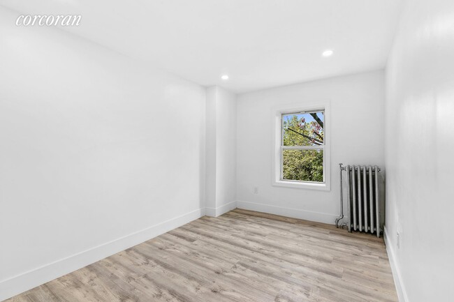 Building Photo - 882 St Johns Pl