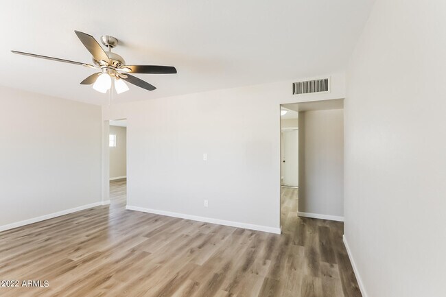 Building Photo - 2314 W Seldon Ln