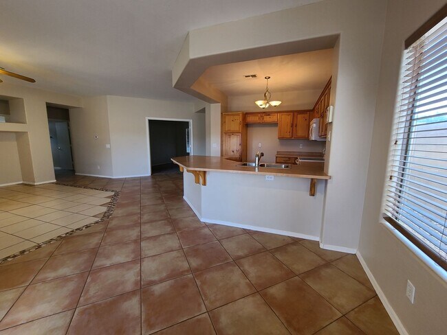 Foto del edificio - 4 BEDROOM 2 BATH POOL HOME