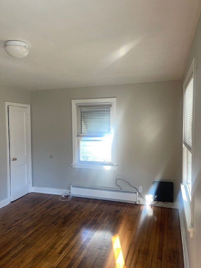 Building Photo - Charming 2 Bedroom in Southside Richmond!