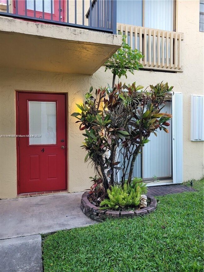 Foto del edificio - 2631 Riverside Dr