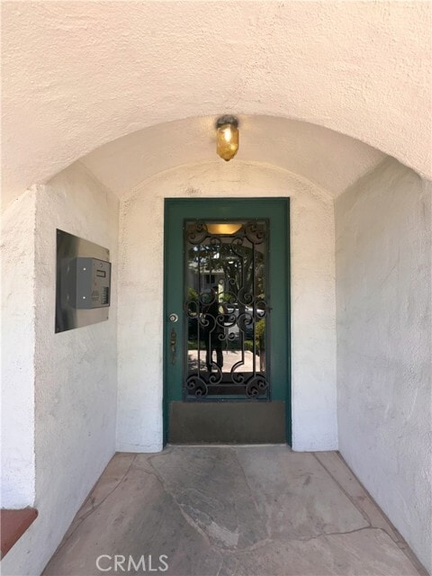 Foto del edificio - 137 S Roxbury Dr