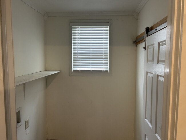 Building Photo - "Charming 3-Bedroom Home with 2 Full Baths...