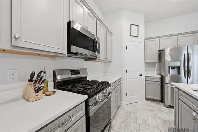 Building Photo - 4 Bedroom House Near LSU on Burbank