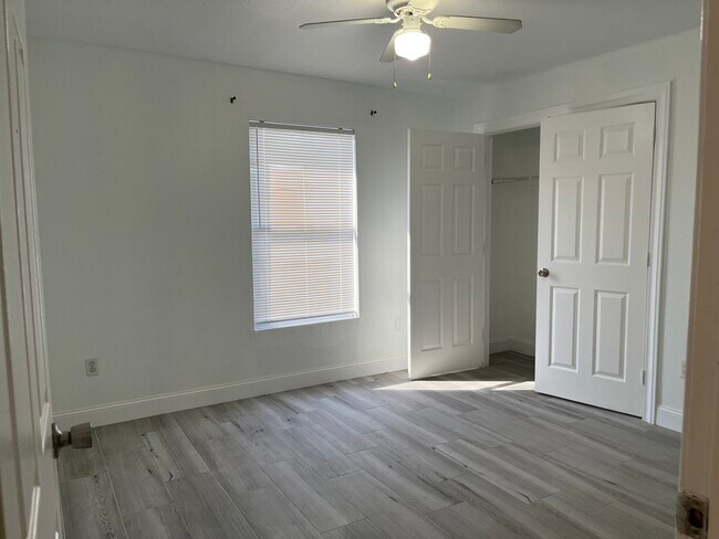 Foto del edificio - 4712 Golfview Blvd