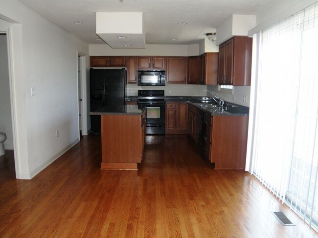 Building Photo - 108 Castle View Dr