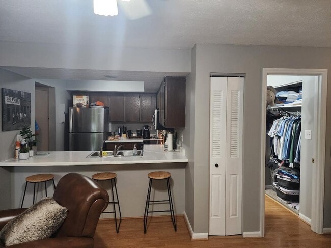 Building Photo - 562 Woodland Ave