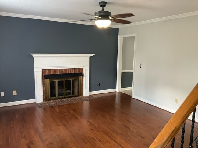 Building Photo - 300 Brook Hollow Dr