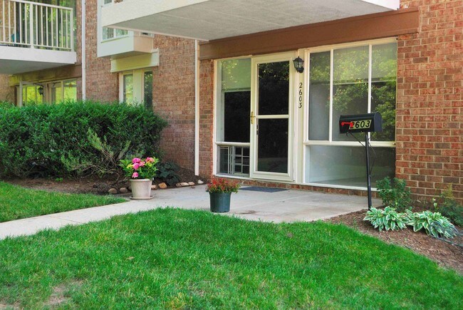 Exterior and garden - 2603 Fort Farnsworth Rd