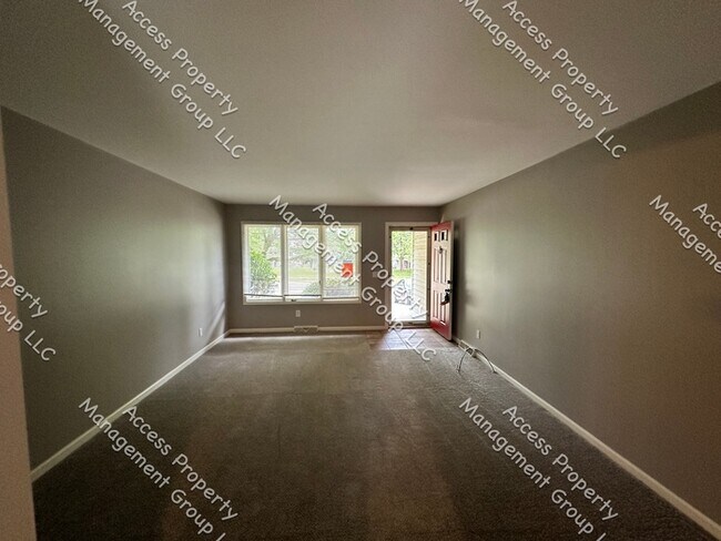 Foto del edificio - Updated 3 Bedroom Duplex with yard!