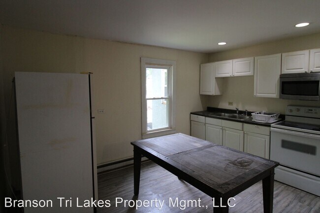 Building Photo - 3 br, 1 bath House - 411 S. 3rd Street