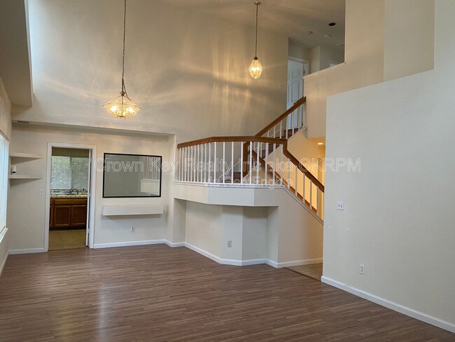 Building Photo - 960 Vallerand Rd