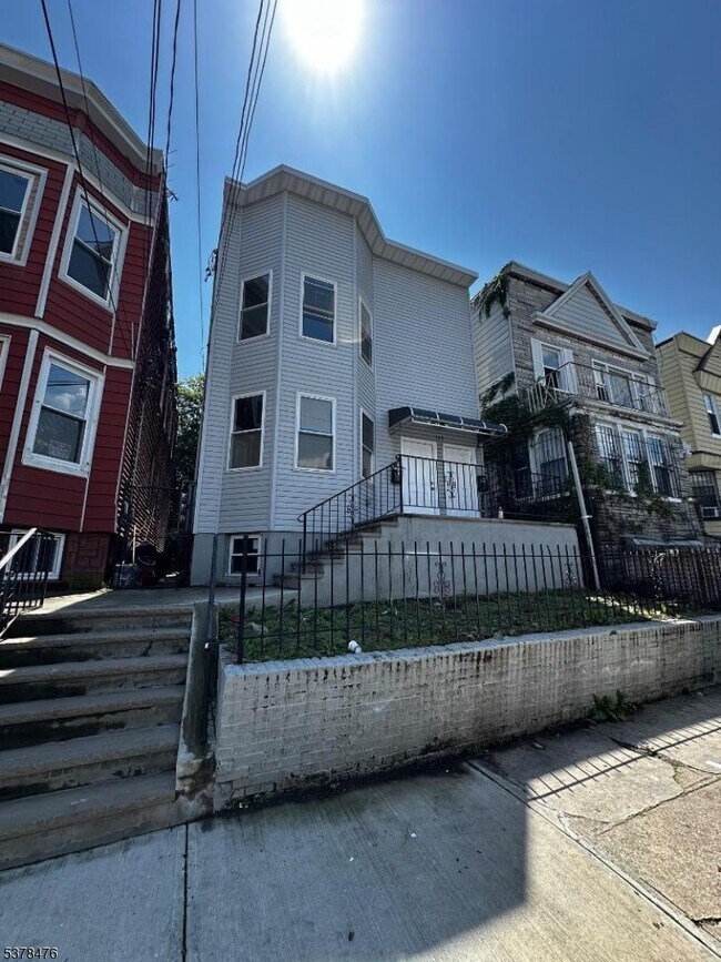 Building Photo - 149 Myrtle Ave