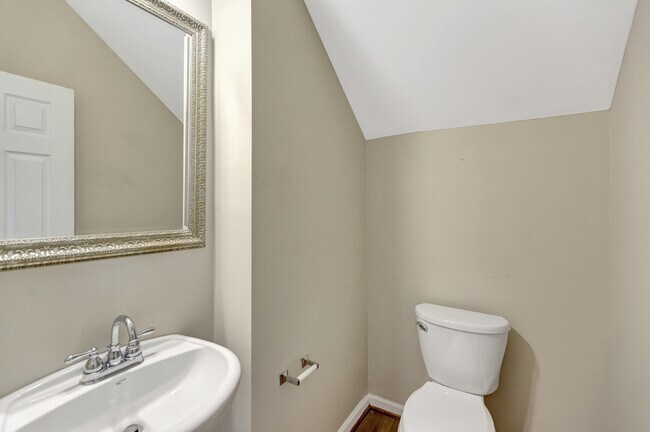 Building Photo - 416 Green Park Ln