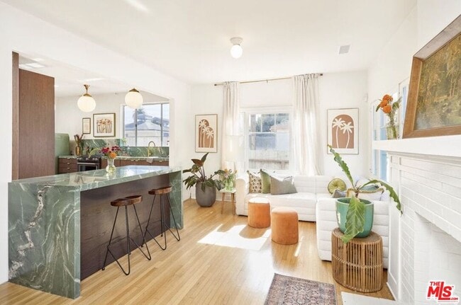 Foto del edificio - 818 Palms Blvd