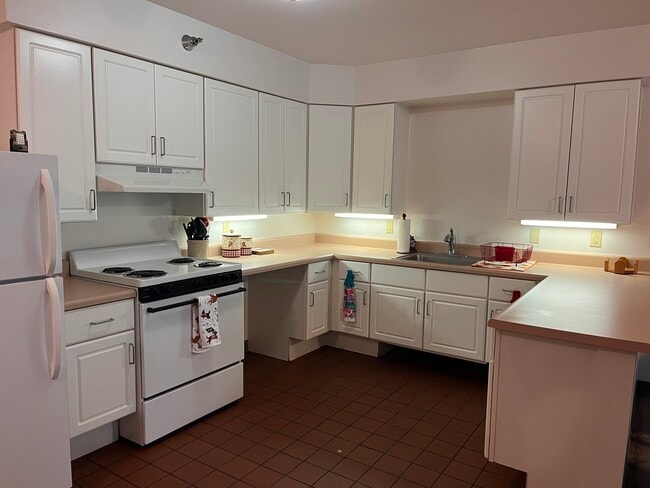 Kitchen - 223 S Camp Ave
