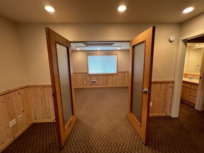 Building Photo - 1026/A/