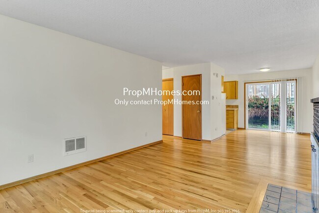 Foto del edificio - Charming Two Bedroom Unit in Mt Tabor!